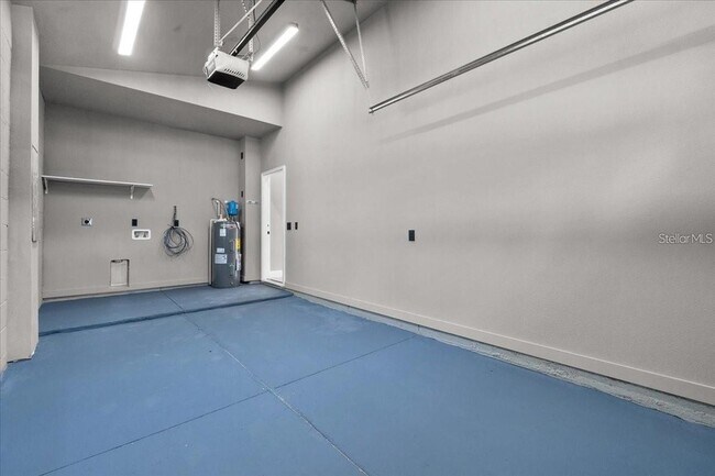 Building Photo - 724 W Crescent Dr