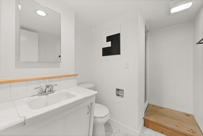Building Photo - 3 Bedroom 3 Bath House