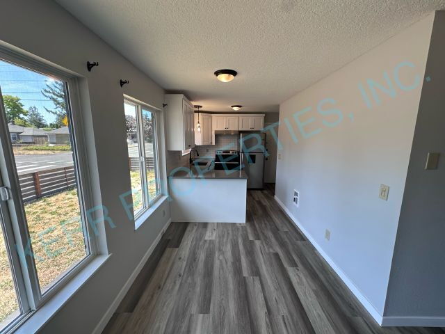 Building Photo - 7703 NE Fremont St