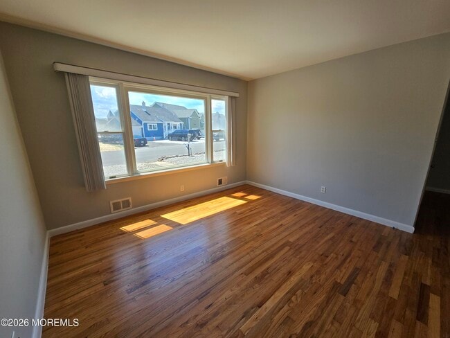 Building Photo - 106 E Granada Dr