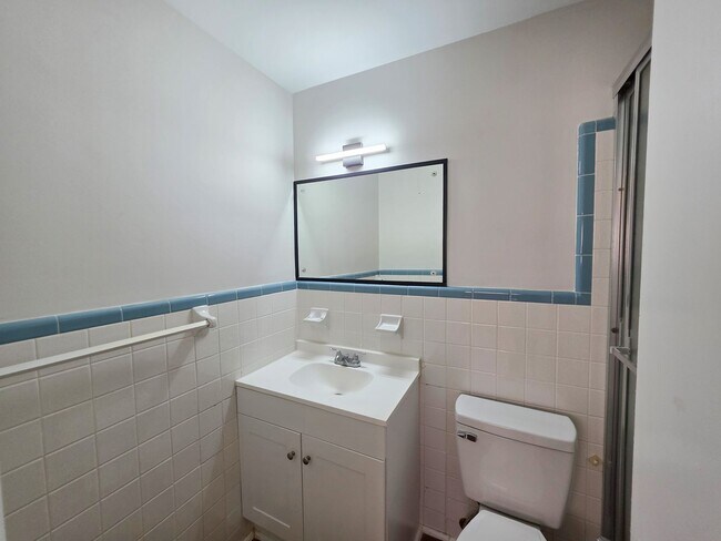 Building Photo - 3/2 with Florida room and Carport