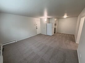 Building Photo - Dryden Homes- 1-21 N Dryden Pl