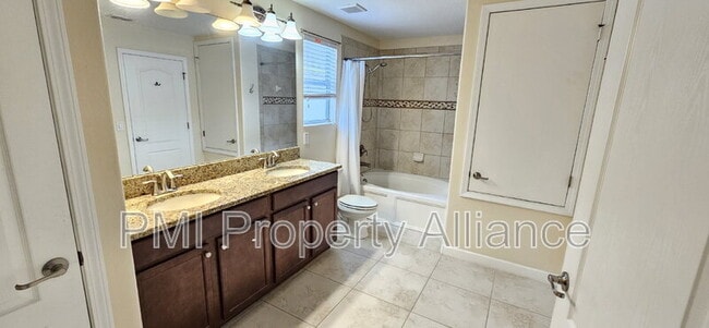 Building Photo - 15217 Evergreen Oak Loop