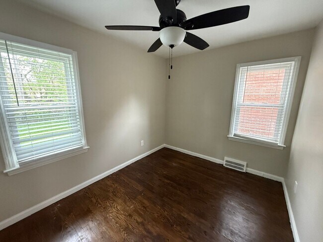 Building Photo - Renovated 3-Bedroom Home – We Welcome Sect...