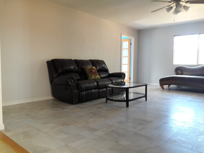 Family Room - 50 La Cruz Ave