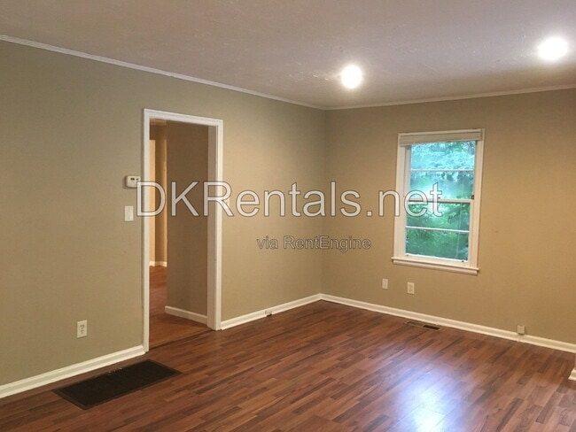 Building Photo - 808 Meadow Pl