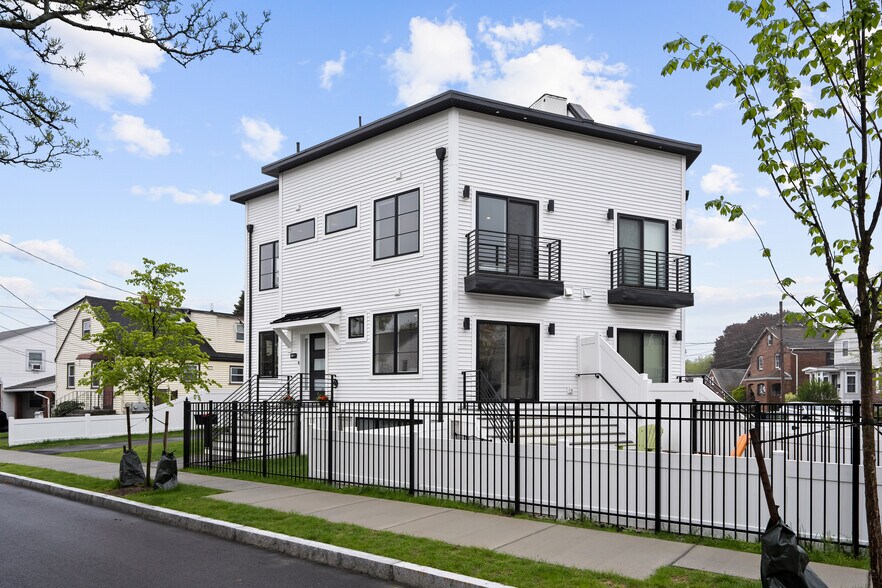 Building Photo - 38 Bradshaw St