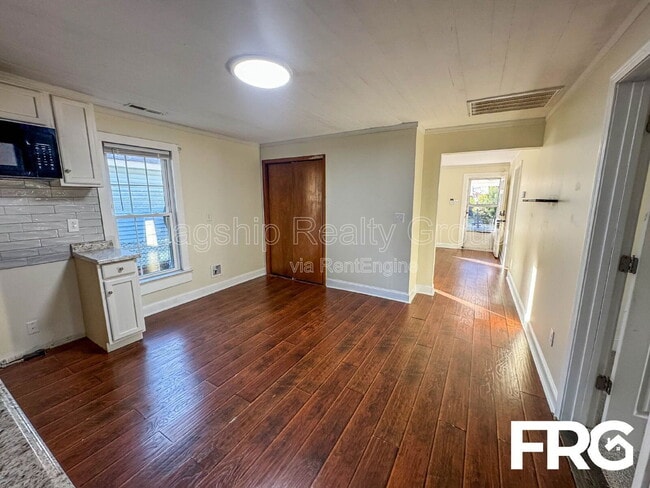 Building Photo - 914 Seaboard St