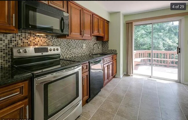 Kitchen - 14604 McKnew Rd