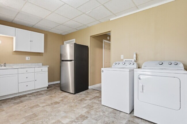 Building Photo - This well-maintained 4-bedroom, 2-bath duplex offers a spacious layout with all the comforts of h...