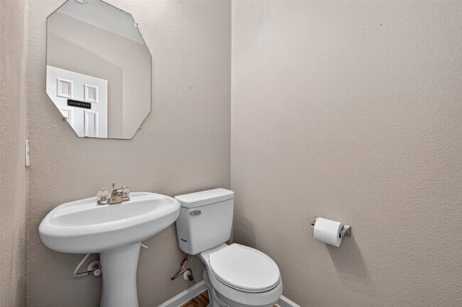 Building Photo - 2111 Castle Gardens Ln