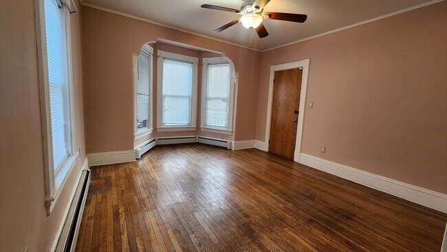 Building Photo - 153 Myrtle St