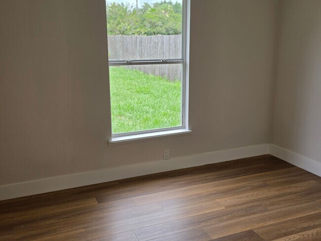 Building Photo - FOR RENT!!! SIMPLY STUNNING (REMODELED) 3 BEDROOM 2 BATH SINGLE FAMILY HOME...