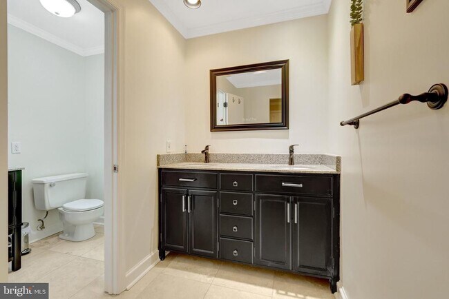 Building Photo - 7845 Old Dominion Dr