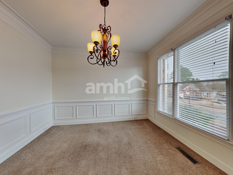 Building Photo - 404 Jessica Ln