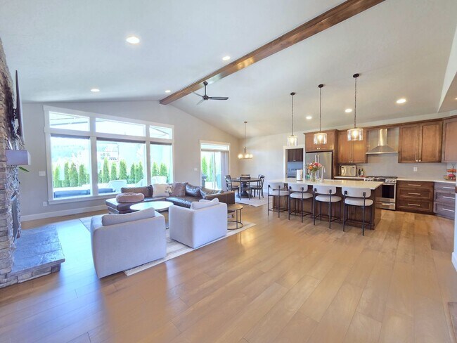 Building Photo - $4,800 - 5 Bed / 3 Bath Custom Built Home w/ Private Sport Court & Golf Green