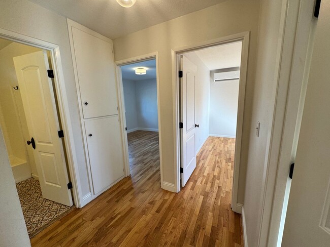 Building Photo - FOR RENT: UNFURNISHED: - Super Sweet Cottage style home in Midtown Bend.