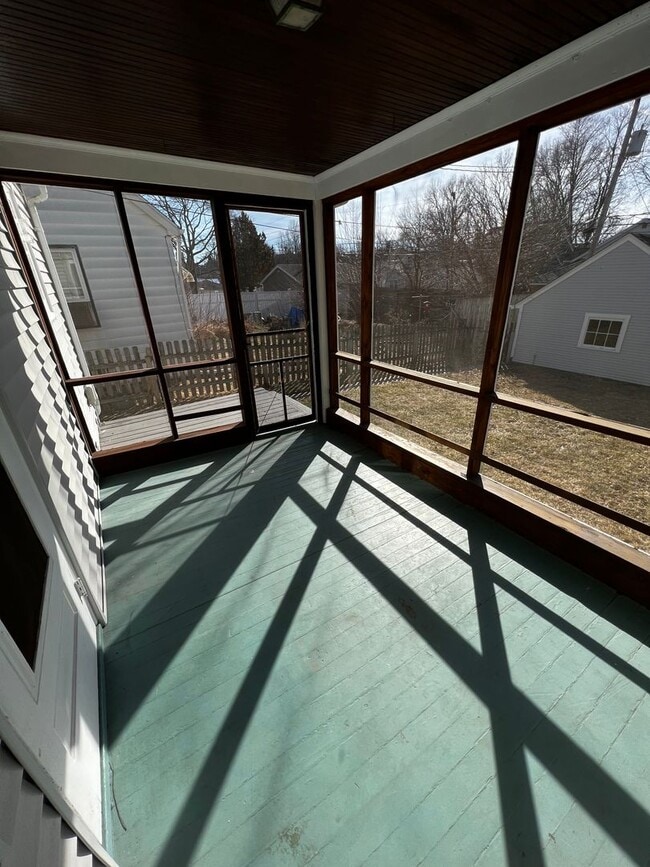 Building Photo - 2 bedroom home with bonus room in Davenport