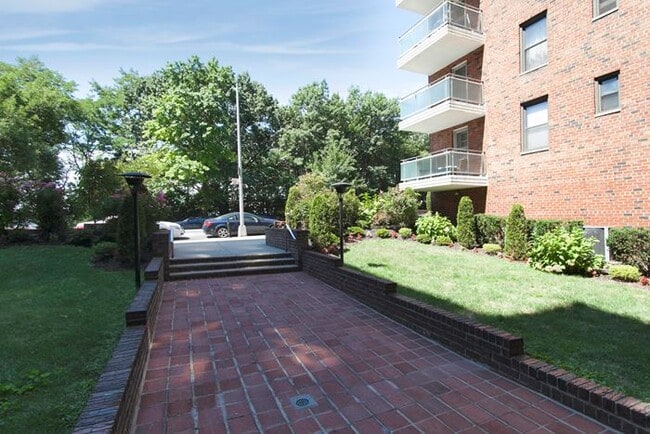 9511 Shore Rd Gardens - 9511 Shore Rd