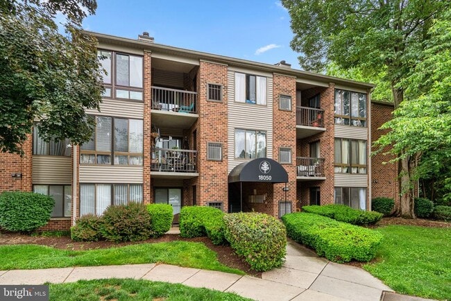 Building Photo - 18050 Chalet Dr