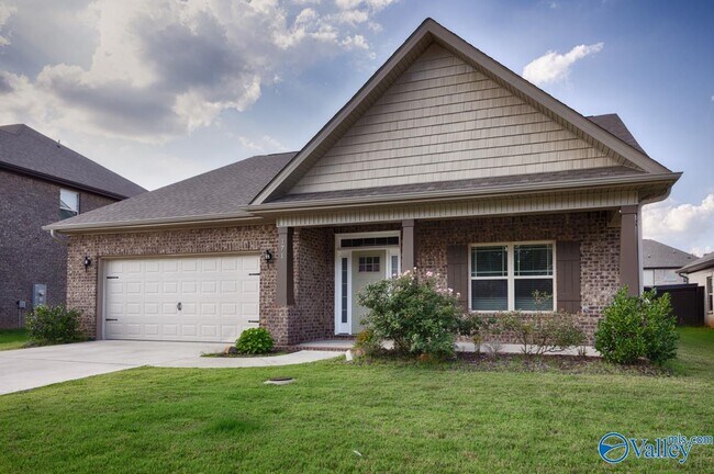 Building Photo - 171 Kingswood Dr