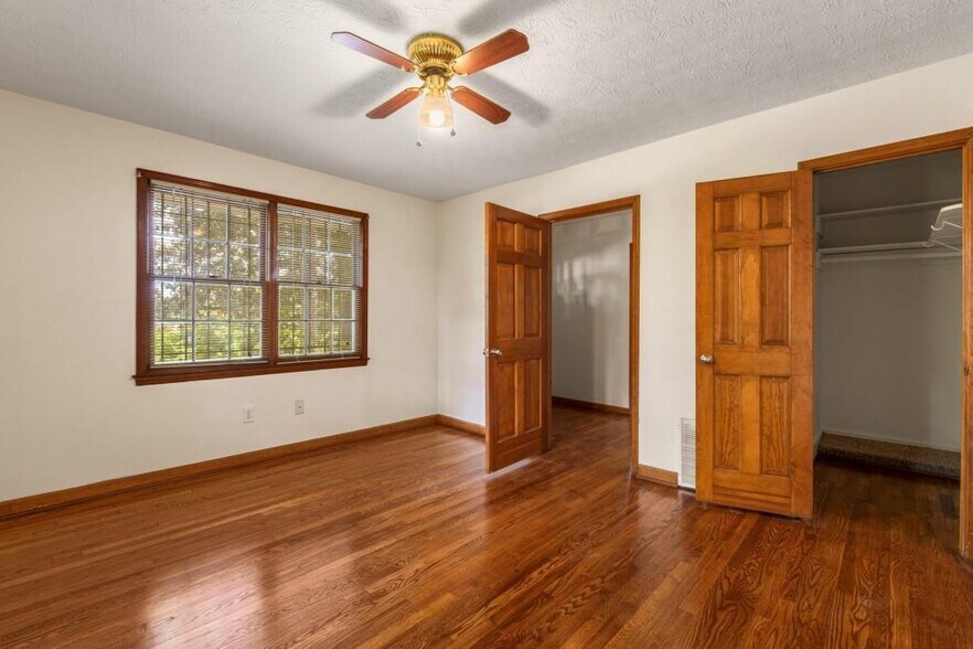 Building Photo - 1930 Hollywood Rd NW