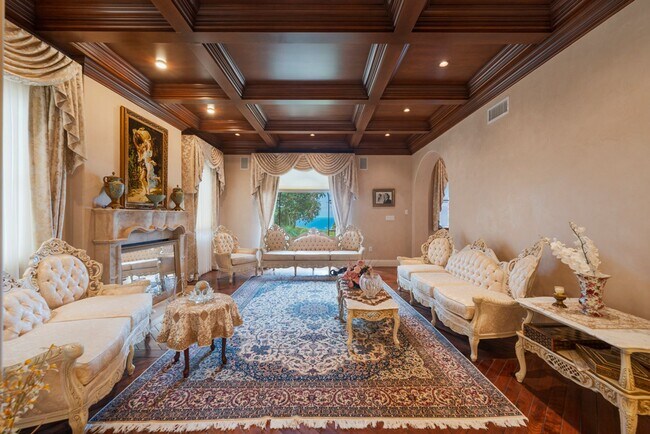 Building Photo - Gorgeous 5 Bedroom Home with sweeping views and pool