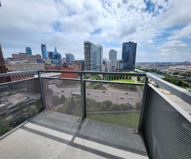 Building Photo - Loft Style 1 Bed, 1 Bath with Balcony and ...