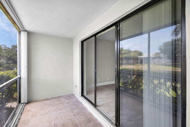 Building Photo - 1011 Green Pine Blvd