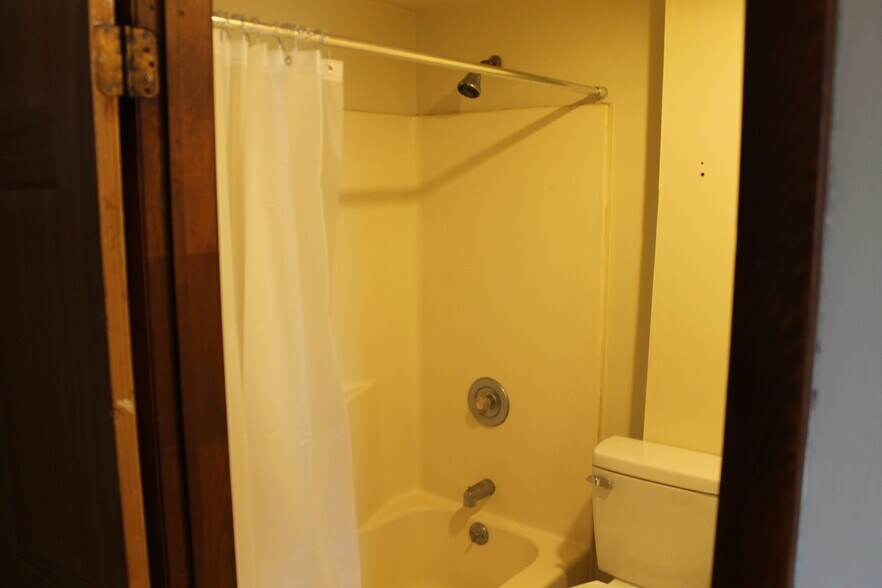 Building Photo - 457 W 8th St