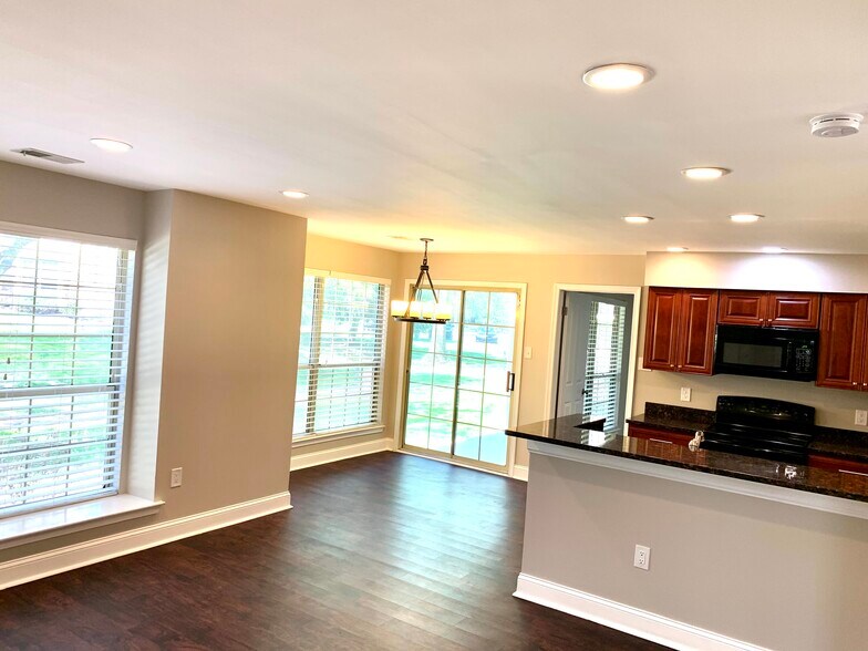 Building Photo - 1109 Foxmeadow Dr