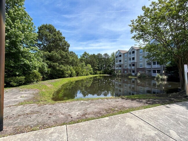 Building Photo - 300 Gateway Condos Dr