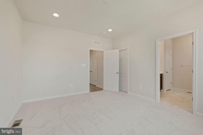 Building Photo - 6211 Davinci St