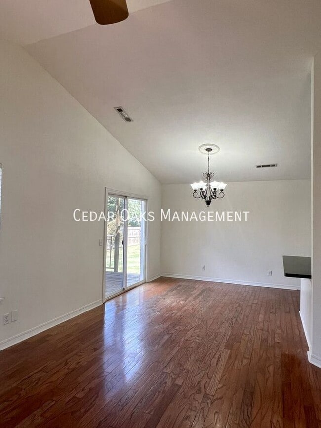 Building Photo - 1474 N Caddo Ave