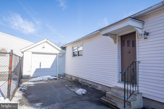 Building Photo - 131 Bridgeboro St