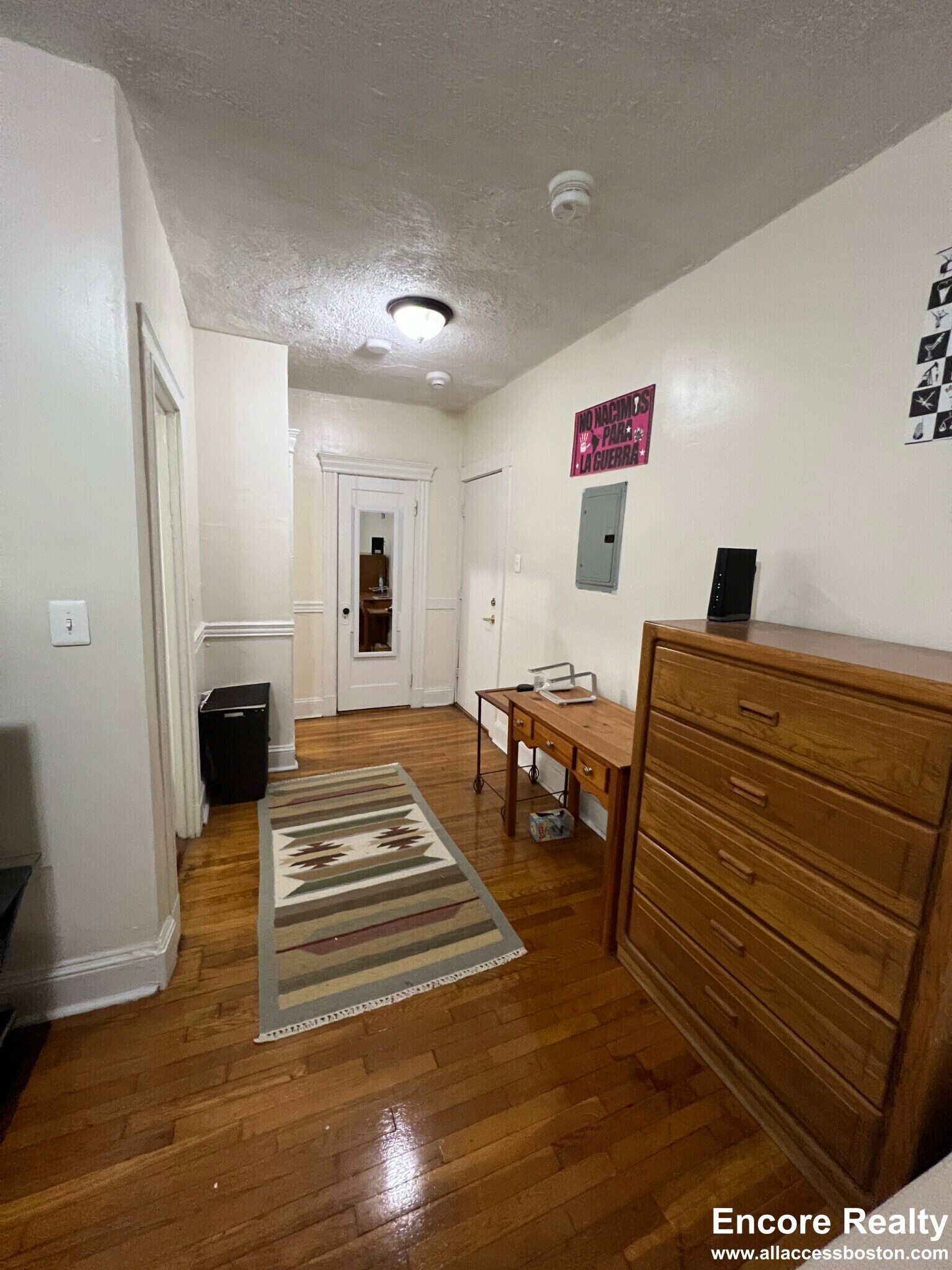 Building Photo - 382 Riverway St