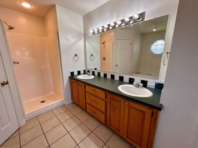 Building Photo - Cozy 3 Bedroom/2 Bathroom Home for Rent in...