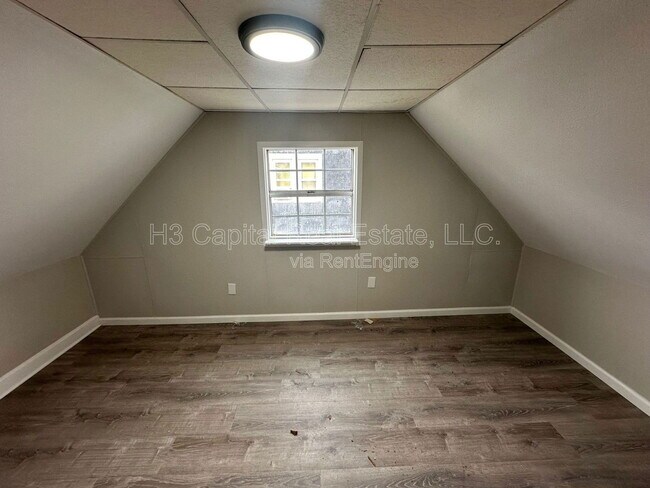 Building Photo - 320 W Cleveland Ave