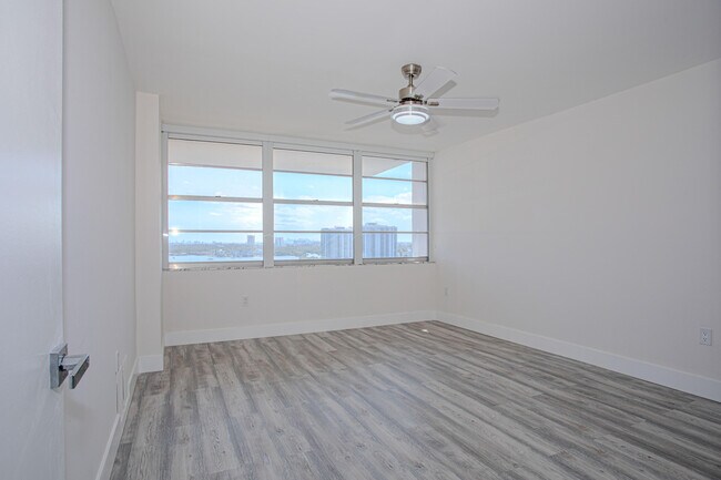 Building Photo - 18021 Biscayne Blvd