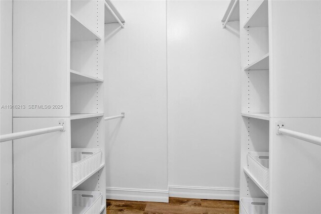 Building Photo - 100 Edgewater Dr