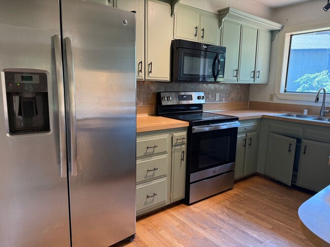 Building Photo - Charming Whitefish Home