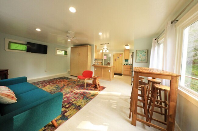 Building Photo - Artsy Studio in Westhaven with Attic Bedroom