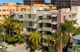 Building Photo - Rare Opportunity to Rent Spacious & Bright WLA Condo