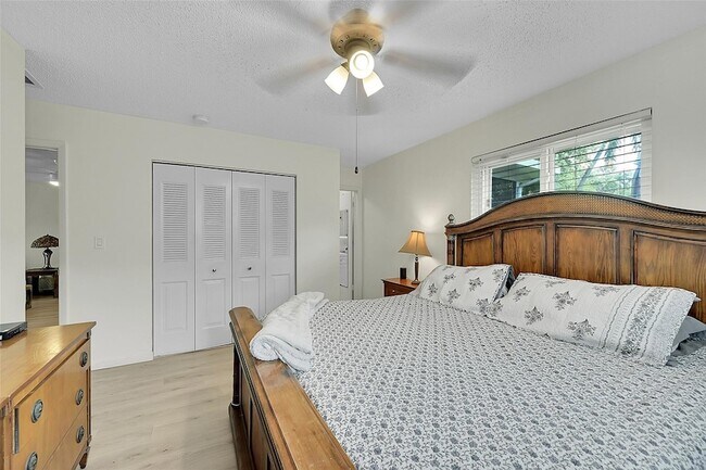 Building Photo - 4540 SW 26th Terrace
