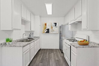 Building Photo - Artesia Court