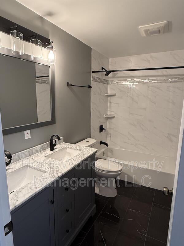 Building Photo - 1139 Hull St