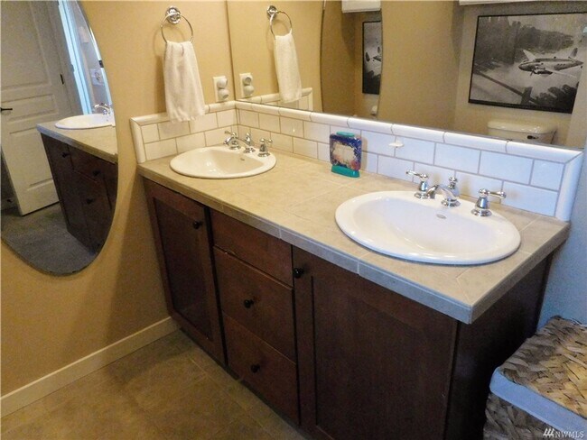 Building Photo - 3Bd/2.5Ba Seattle Townhome