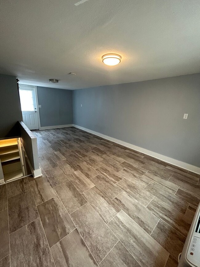 Building Photo - Must See!