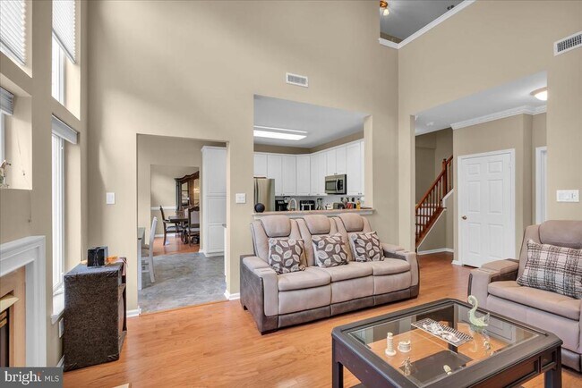 Building Photo - 1202 Champlain Dr