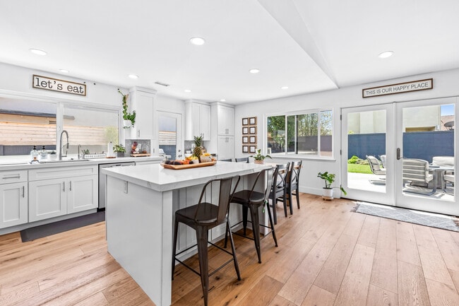 Building Photo - 6522 Farinella Dr